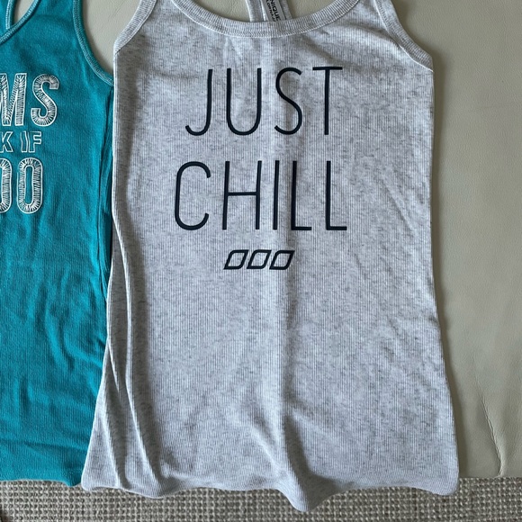 Lorna Jane Tops - Lorna Jane White Print Fitted Singlet